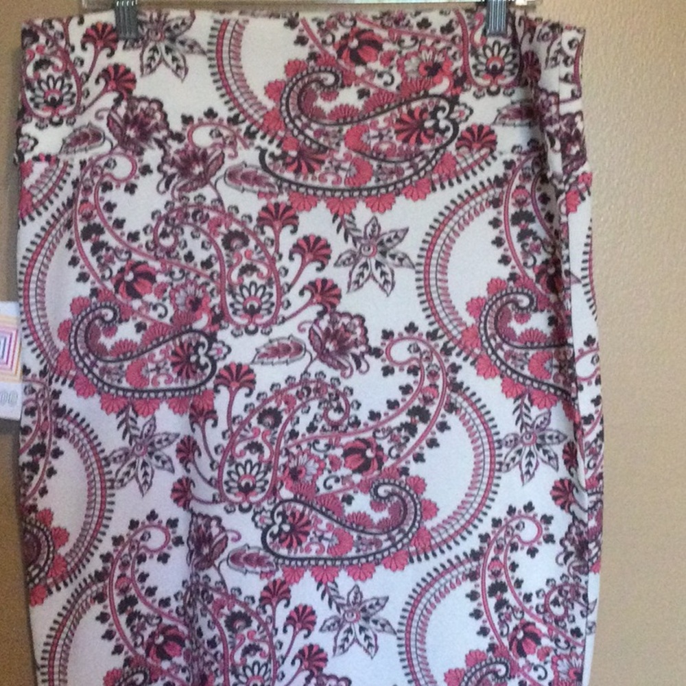 New with Tags Lularoe Cassie Skirt 3XL White with pink and brown paisley…